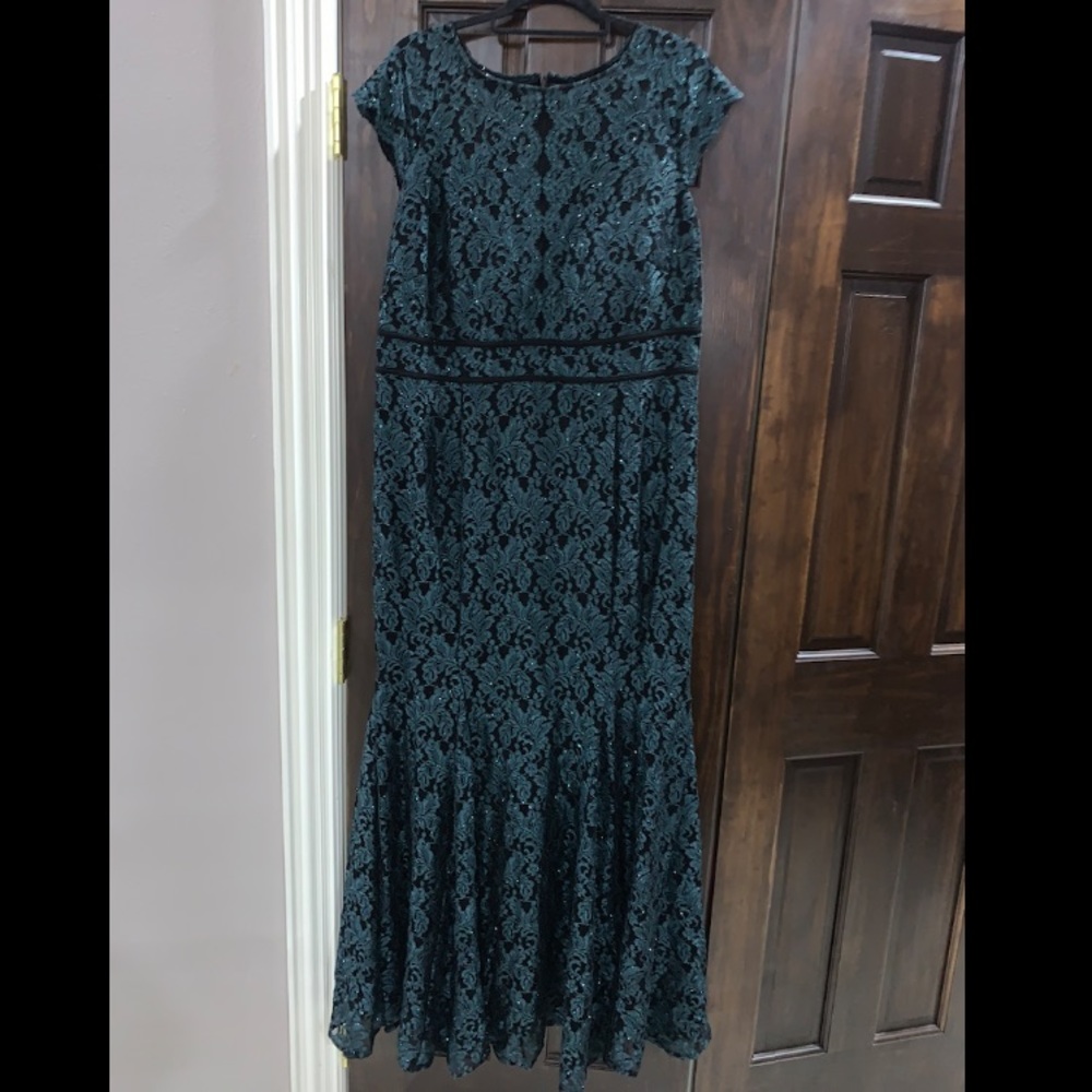 Nightway green dress